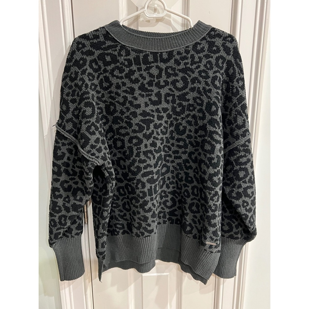 Abercrombie & Fitch Soft AF Leopard Print Sweater Grey Black Crew Neck M15050609